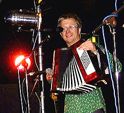 witchwood_rich_accordion.JPG (45597 bytes)